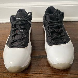 Jordan 11 Low Reverse Concord